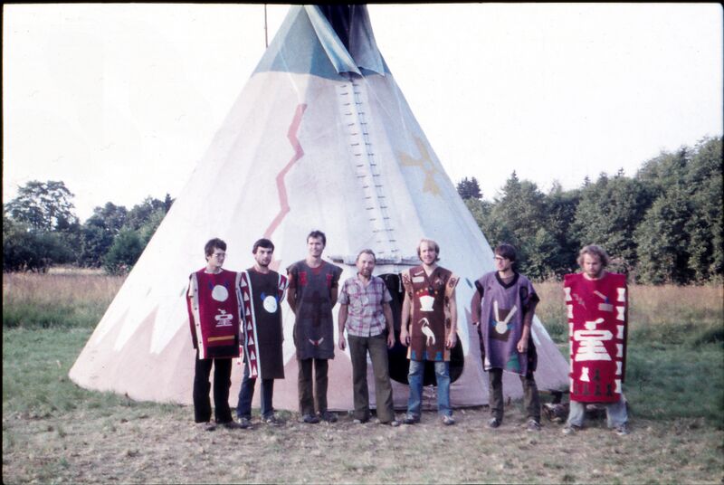 Soubor:Neskononci v rouchách, 1982.jpg